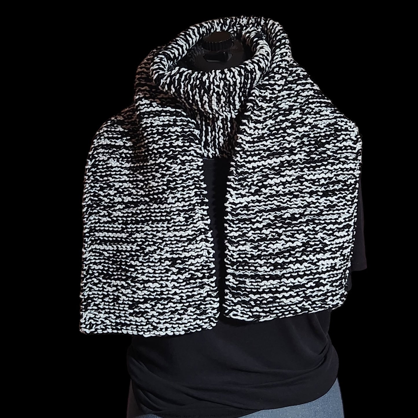 Black and grey knitted scarf