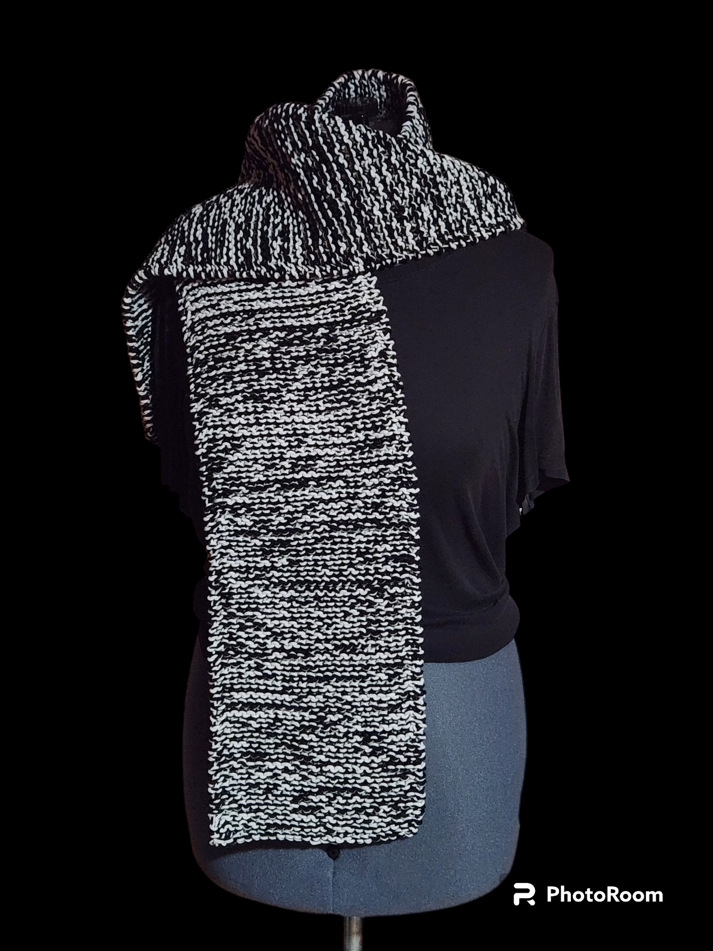 Black and grey knitted scarf